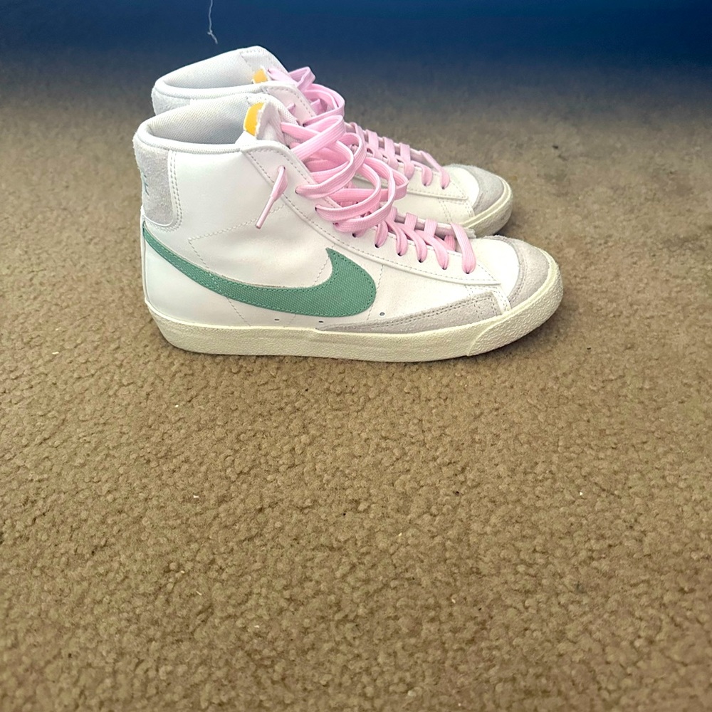 Nike Blazer Mid ‘77, green logo, pink laces, size 7.5 men’s